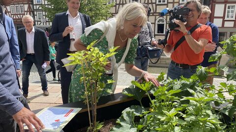 Summer of Pioneers Ministerin Sinemus besucht den Summer of Pionieers