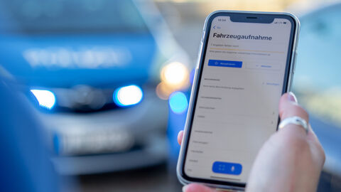 Polizei2 Handy zeigt Eingabeformular der Verkehrsunfall-App