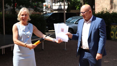 Bescheidübergabe Ministerin Sinemus und Landrat Matiaske