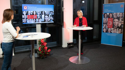 Forum Digitalstrategie Diskussion Forum Digitalstrategie Diskussion mit Ministerin Sinemus und Moderatorin
