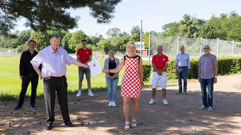 Bescheidübergabe der Ministerin bei Rot Weiß Darmstadt