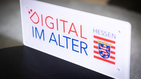 Schild "Digital im Alter" Schild "Digital im Alter"