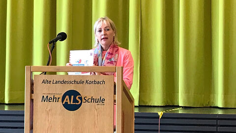 Ministerin Sinemus bei einer Rede in Korbach