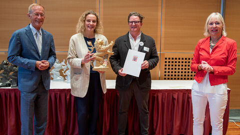 Preisverleihung Hessen smart gemacht - 1. Platz Kategorie Smarte Gemeinschaft "Die gute Stunde" Preisverleihung Hessen smart gemacht - 1. Platz Kategorie Smarte Gemeinschaft "Die gute Stunde"