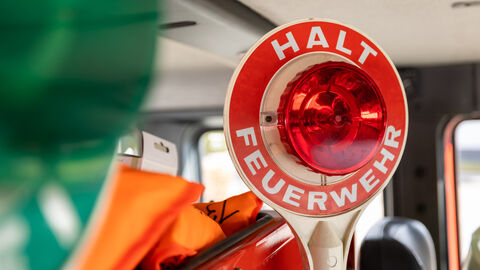 Kelle mit der Aufschrift "Halt Feuerwehr" Kelle mit der Aufschrift "Halt Feuerwehr"