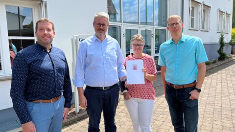 Digitalstaatssekretär Burghardt überreicht Förderzusagen an Gemeinde Ebersburg.