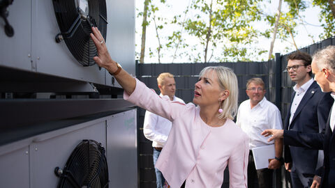 Digitalministerin Kristina Sinemus bei der Einweihung des neuen Backup-Standortes der rhöncloud, Eichenzell Digitalministerin Kristina Sinemus bei der Einweihung des neuen Backup-Standortes der rhöncloud, Eichenzell
