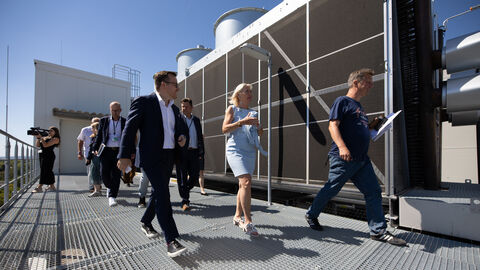 Digitalministerin Sinemus bei Equinix