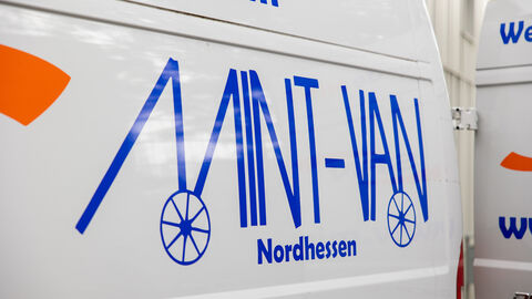 Schülerforschungszentrum Nordhessen Schriftzug des MINT-Vans aus dem Schülerforschungszentrum Nordhessen