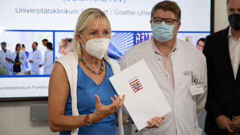 Digitalministerin übergibt 891.730 Euro an Goethe-Universität Frankfurt aus dem Distr@l-Programm für Entwicklung einer App zur Behandlung von HIV-Infizierten am Universitätsklinikum Frankfurt Digitalministerin übergibt 891.730 Euro an Goethe-Universität Frankfurt aus dem Distr@l-Programm für Entwicklung einer App zur Behandlung von HIV-Infizierten am Universitätsklinikum Frankfurt