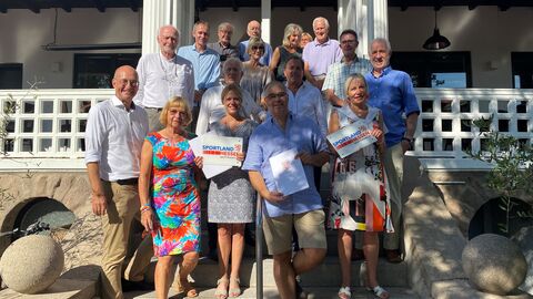 TEC Darmstadt e.V. erhält Förderungen über 67.000 Euro Gruppenfoto: Digitalministerin Prof. Dr. Kristina Sinemus beim Tennis- und Eisclub Darmstadt e.V.