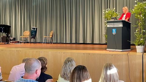 Ministerin Sinemus bei der Einschulungsfeier in Wächtersbach