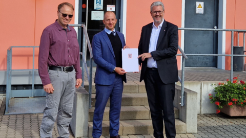 Digitalstaatssekretär Patrick Burghardt überreicht Bad Soden-Salmünster Förderzusage