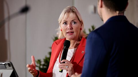 Digitalministerin eröffnet Kongress „Digitale Städte – Digitale Regionen“ 