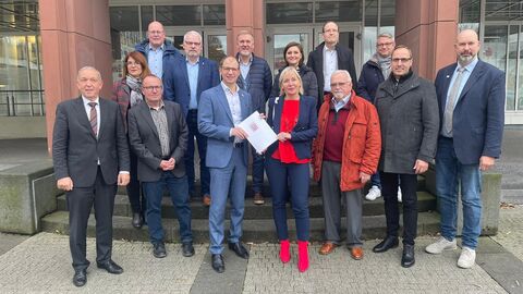 Digitalministerin Sinemus überreicht Förderzusage des Landes für weiteren Ausbau im Wetteraukreis über 6 Millionen Euro