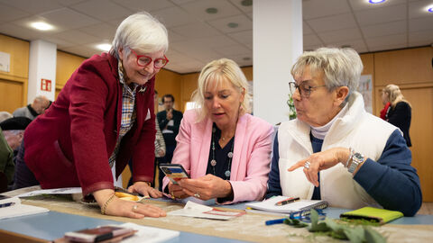 Digitalministerin Sinemus bei den Di@-Lotsen in Limburg
