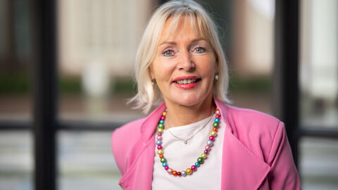 Hessens Digitalministerin Prof. Dr. Kristina Sinemus Hessens Digitalministerin Prof. Dr. Kristina Sinemus