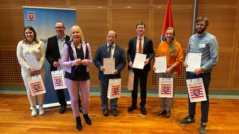 Digitalministerin Sinemus zeichnet Preisträgerinnen und Preisträger des KI-Ideenwettbewerbs aus