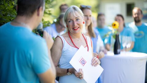 Digitalministerin Prof. Dr. Sinemus besucht im Rahmen ihrer Sommerreise das Beerfurther Schwimmbar e.V. DigitalministerinDigitalministerin Prof. Dr. Sinemus besucht im Rahmen ihrer Sommerreise das Beerfurther Schwimmbar e.V.