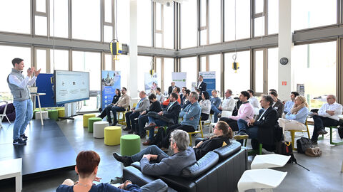 Teilnehmerinnen und Teilnehmer der Smart City Tour in Kassel