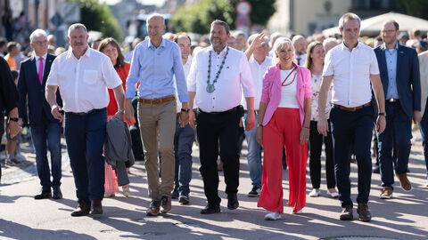 Der 291. Arolser Kram- und Viehmarkt wurde von Digitalministerin Prof. Dr. Kristina Sinemus und dem Bürgermeister der Stadt Bad Arolsen, Marko Lambion, eröffnet. 