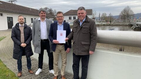 v.l.n.r. Nils Schellhammer, Matthias Körner, Staatssekretär Stefan Sauer, Bürgermeister Steffen Maar