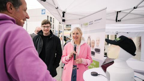 KI-Tour Offenbach, "Sprechender Kopf" Furhat THM Mittelhessen