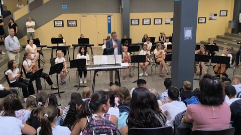 Digitalstaatssekretär Sauer feiert Einschulung mit Fünftklässlern der Eichendorffschule Kelkheim