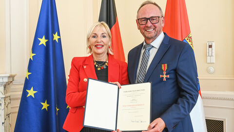 Ulrich Heep erhält Verdienstkreuz am Bande