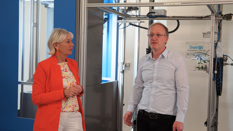 Digitalministerin Kristina Sinemus im Gespräch mit Desion Geschäftsführer Dirk Siegmund